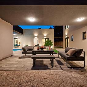 6 bedroom villa with heated pool near Omis, sleeps 12